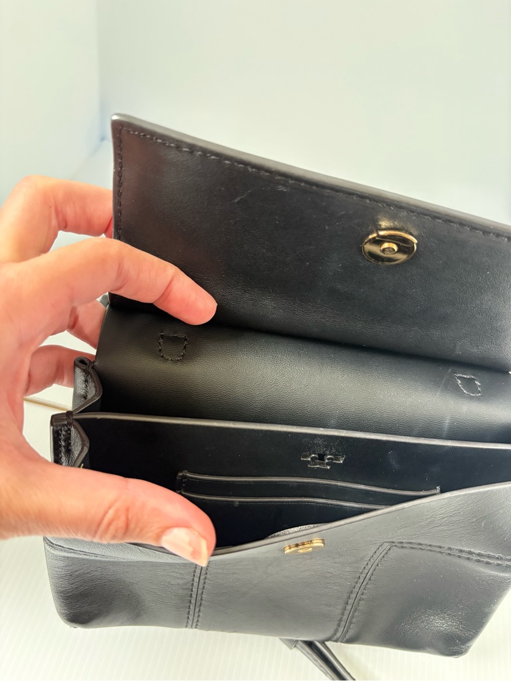 Tory Burch Block T Mini Leather - Picture 6 of 8